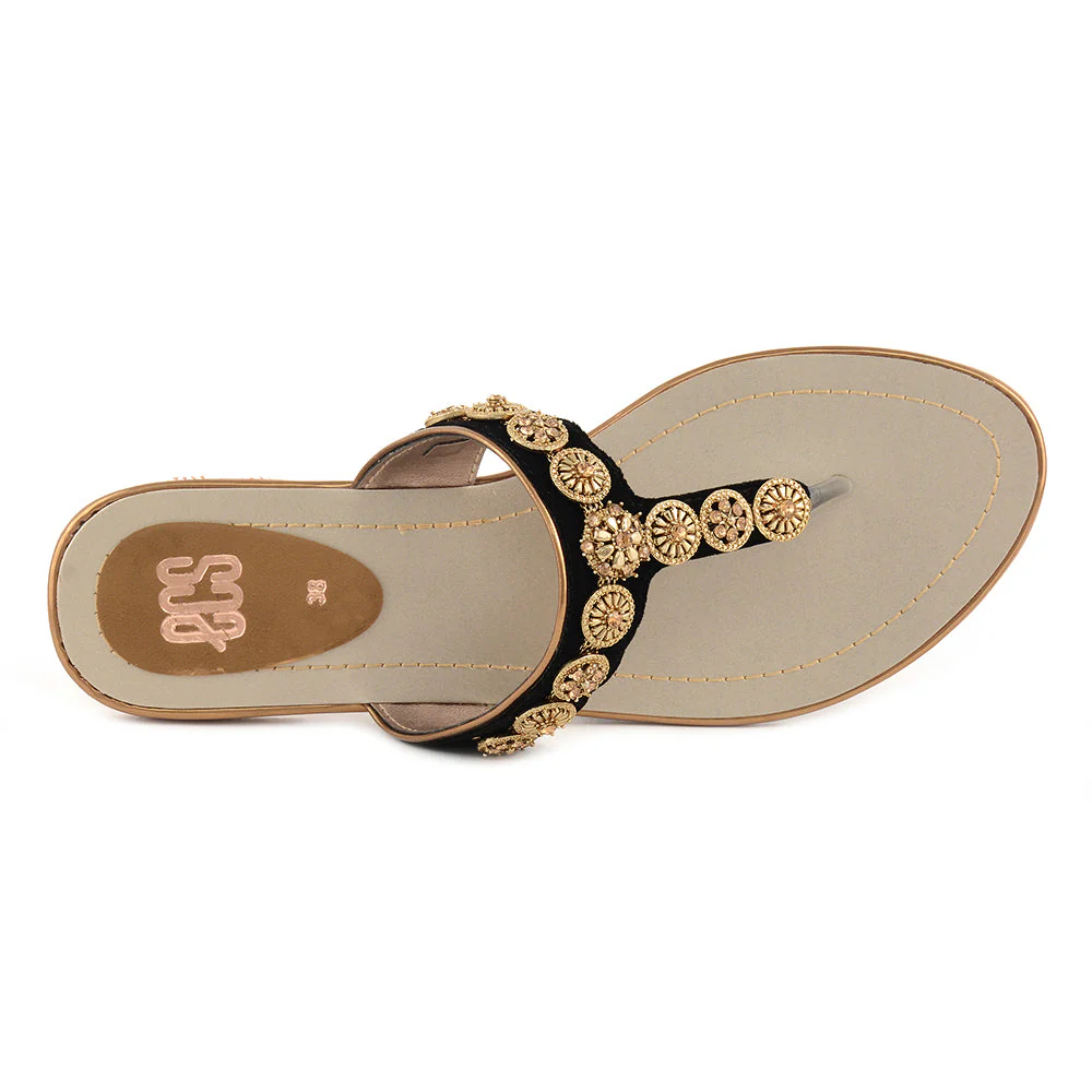 Delightful Buckle Chain Chappals - Image 3
