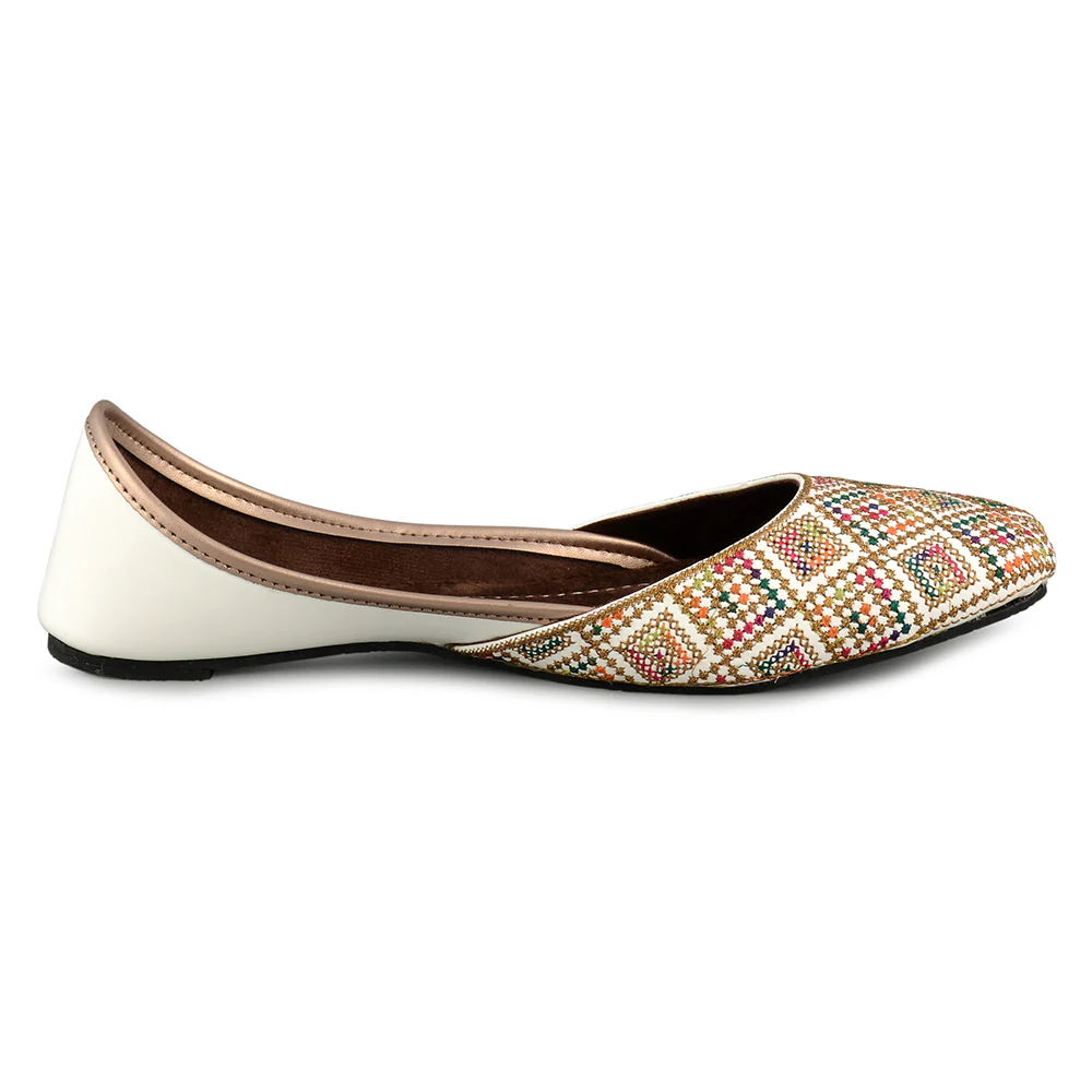White Embroidered Khussa - Image 2