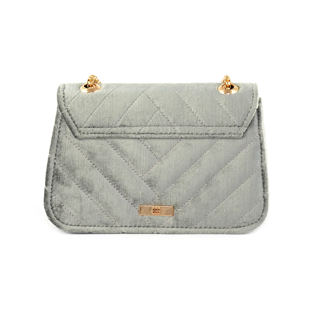Velvet Quilted Splendor - Image 5